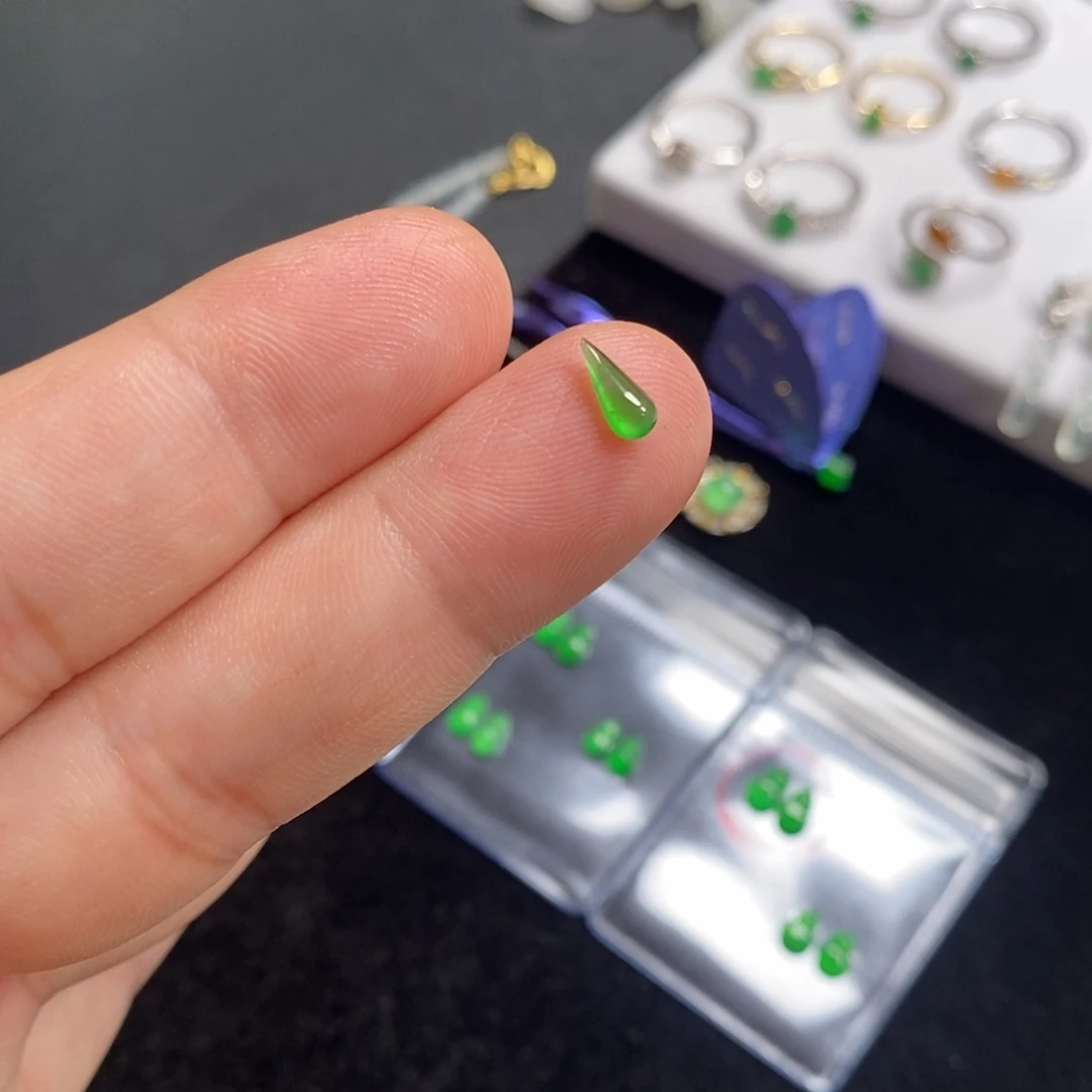 翡翠裸石玻璃种满绿水滴