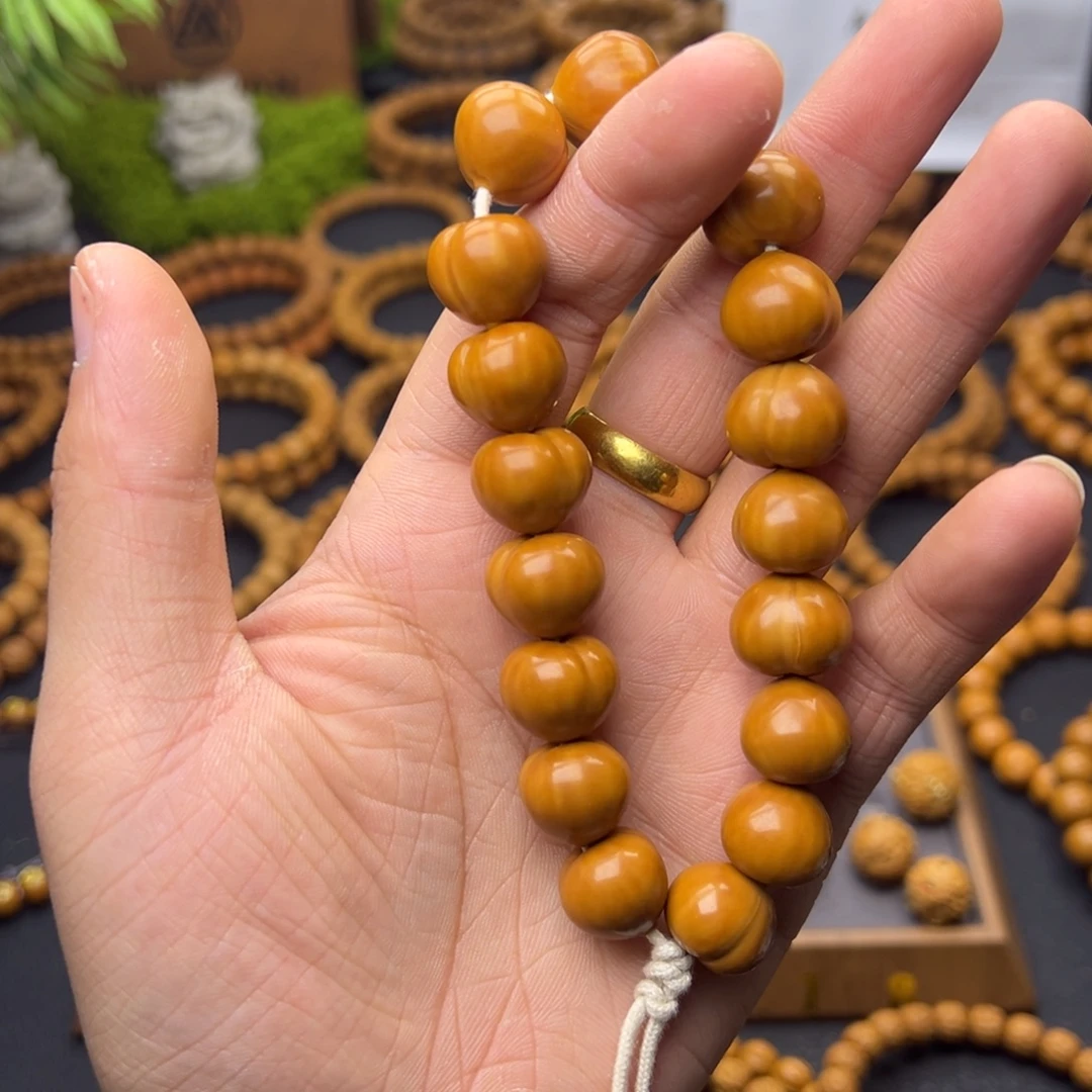 一***吴猴头核桃手串屁桃