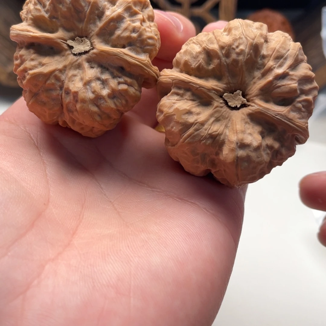 谁***谁大叶紫檀（黑酸枝木类）蛤蟆头文玩C40