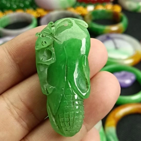 翡翠未镶嵌挂件翡翠