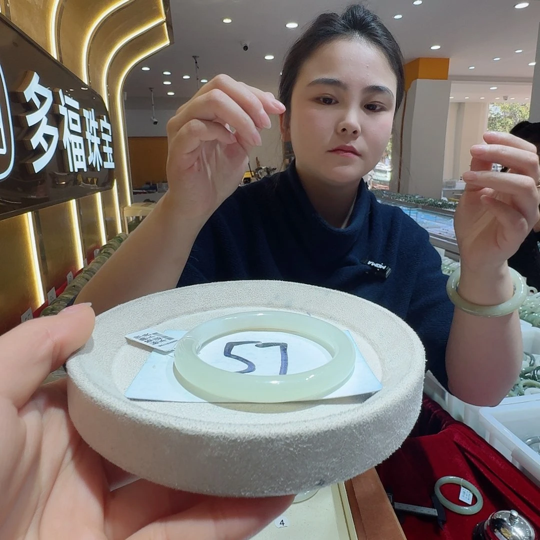 和田玉未镶嵌手镯115