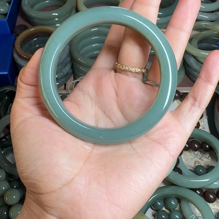 池***安和田玉（糖玉）未镶嵌手镯