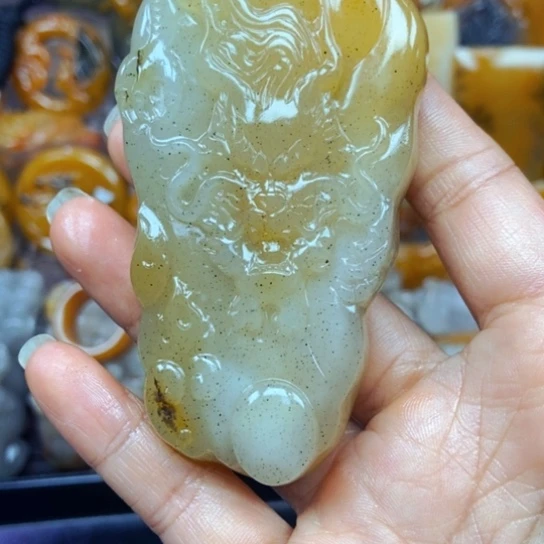 石英质玉(黄龙玉)未镶嵌颈饰