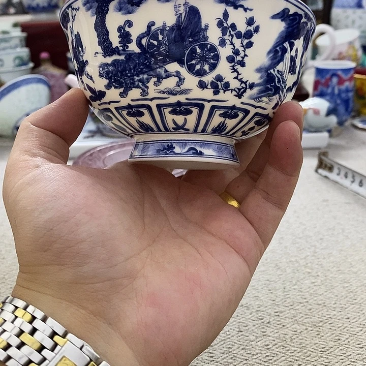 景德镇陶瓷厂生产的