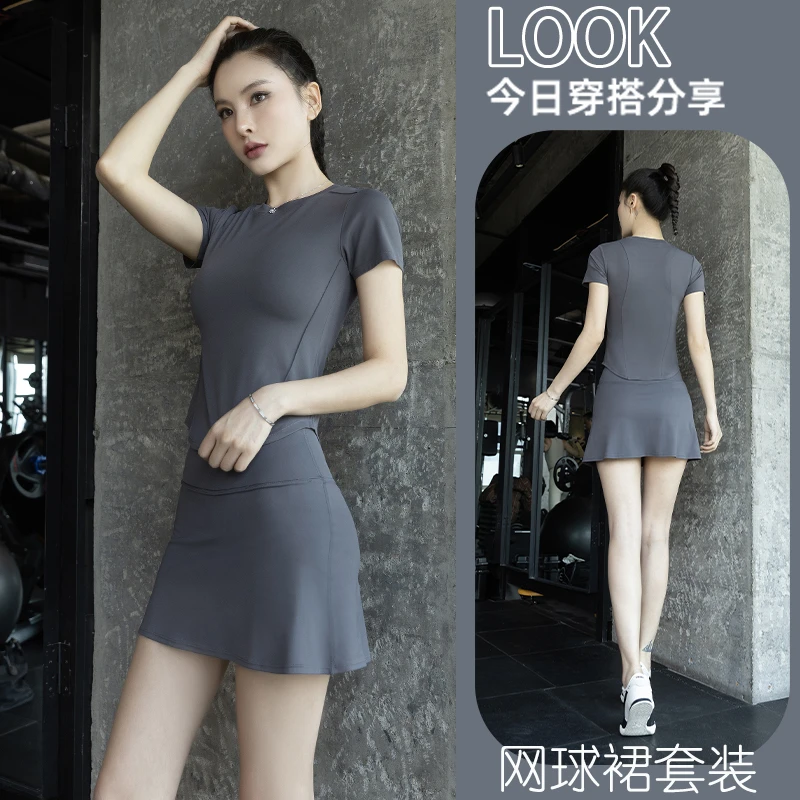 瑜伽服女2025新款时尚显瘦速干运动短裙专业羽毛网球跑步健身套装