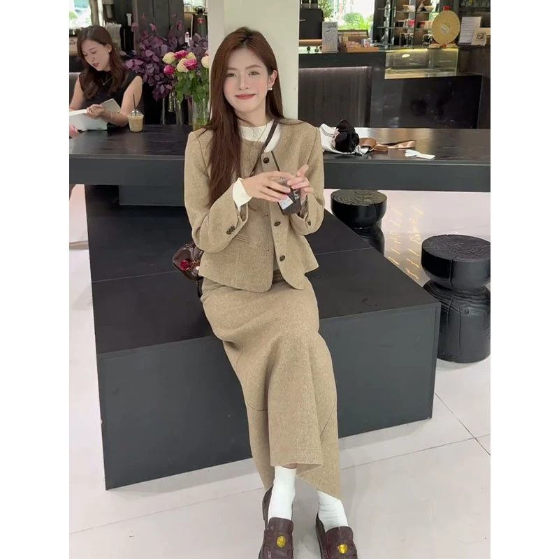 2025早秋新款女韩系穿搭宽松圆领长袖外套气质高腰显瘦开叉半身裙