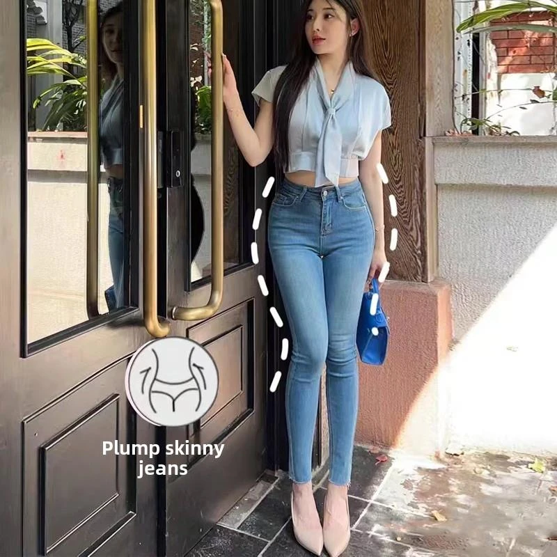 适合小脚女性的蓝色紧身牛仔裤，九分铅笔裤，高腰，显瘦，小个子