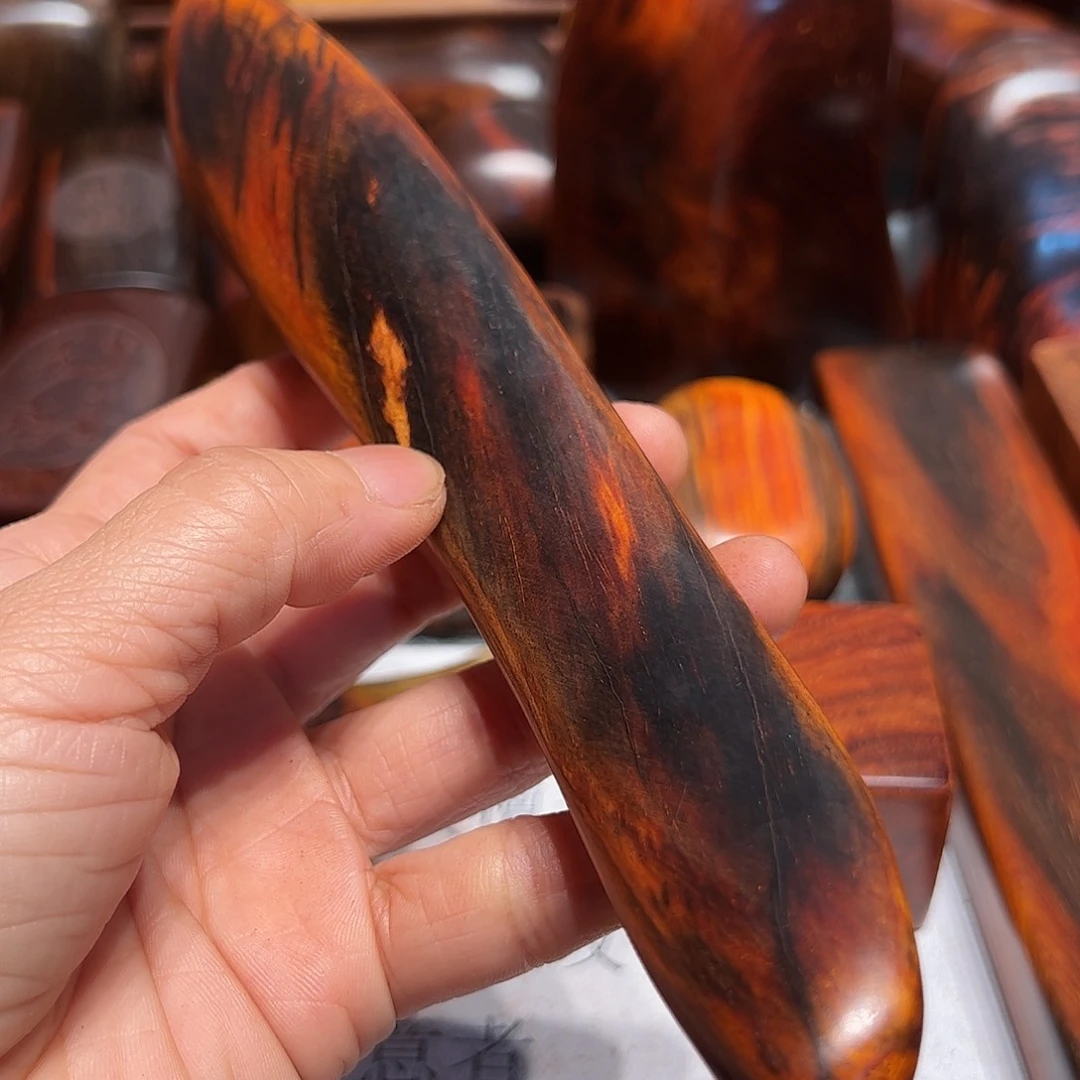 交趾黄檀（大红酸枝）独*僧