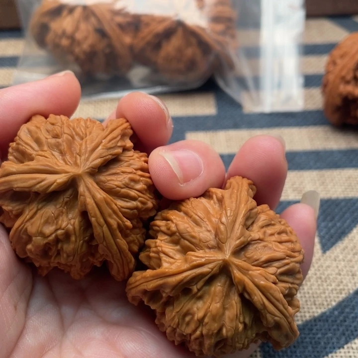 百***厂檀香木白狮子42核桃