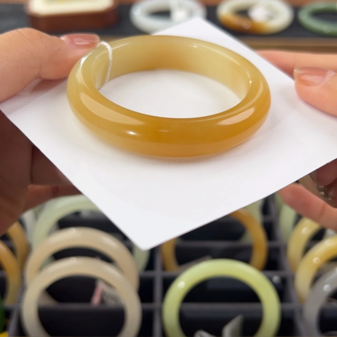 和田玉未镶嵌手镯