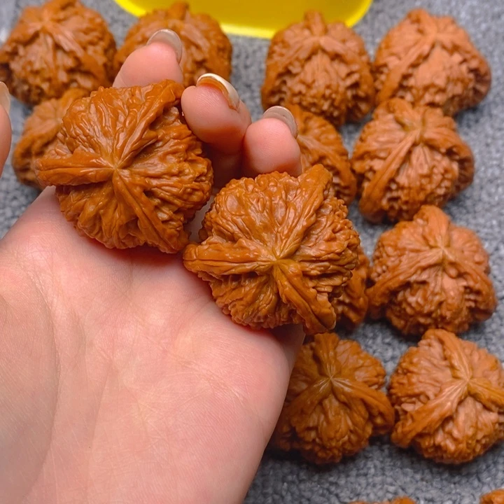 琦***敌吊坠文玩核桃核桃