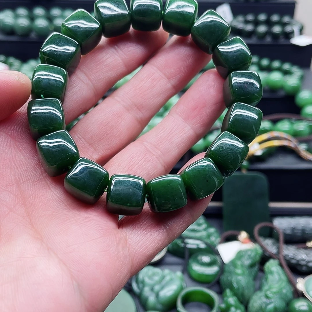 M***i和田玉（碧玉）未镶嵌手链