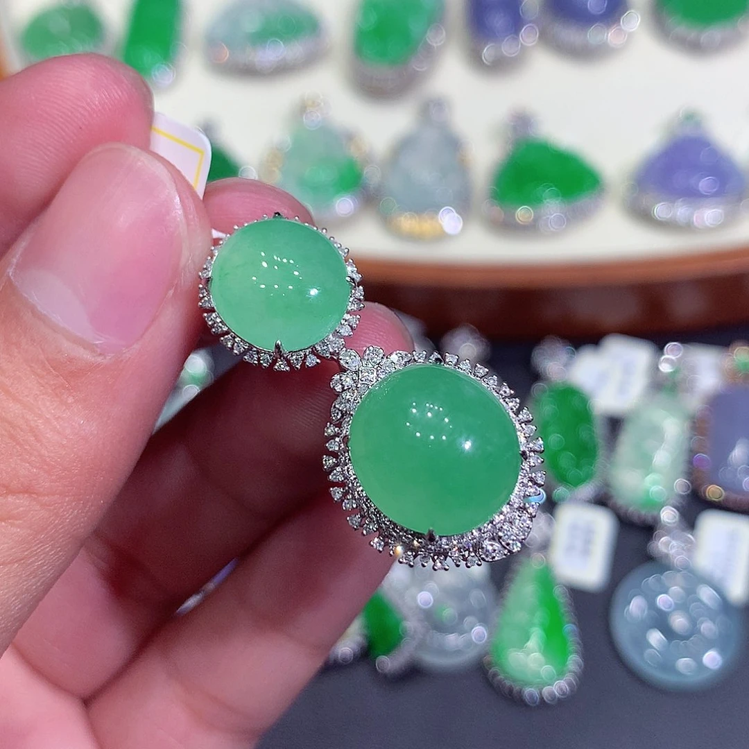 翡翠吊坠(不含链)足铂镶嵌