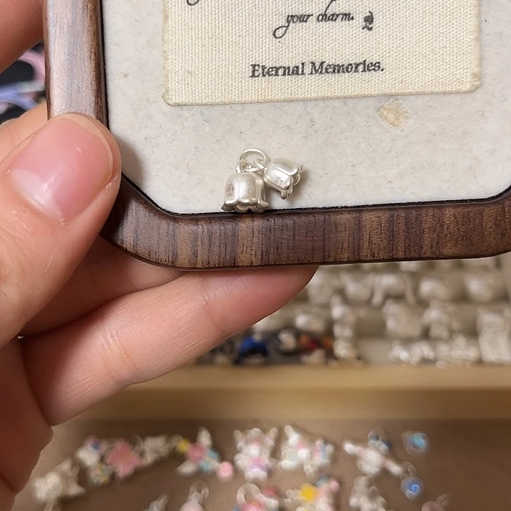 ****。足银布艺铃兰花吊坠