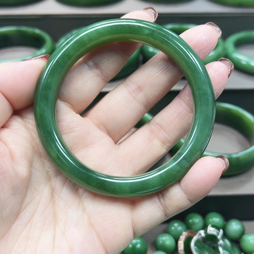 和田玉（碧玉）未镶嵌手镯