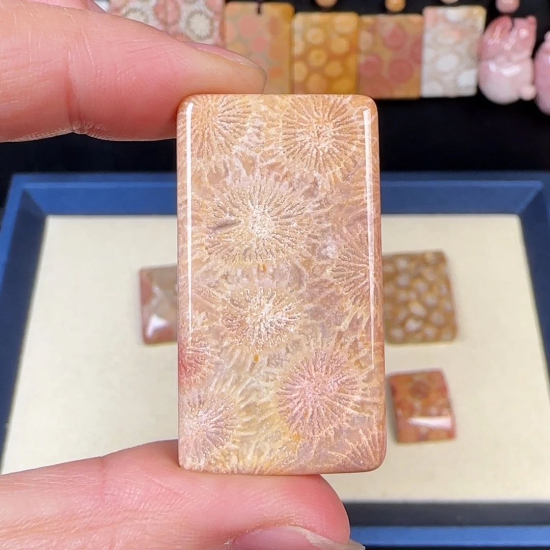 琉***月硅化玉未镶嵌吊坠