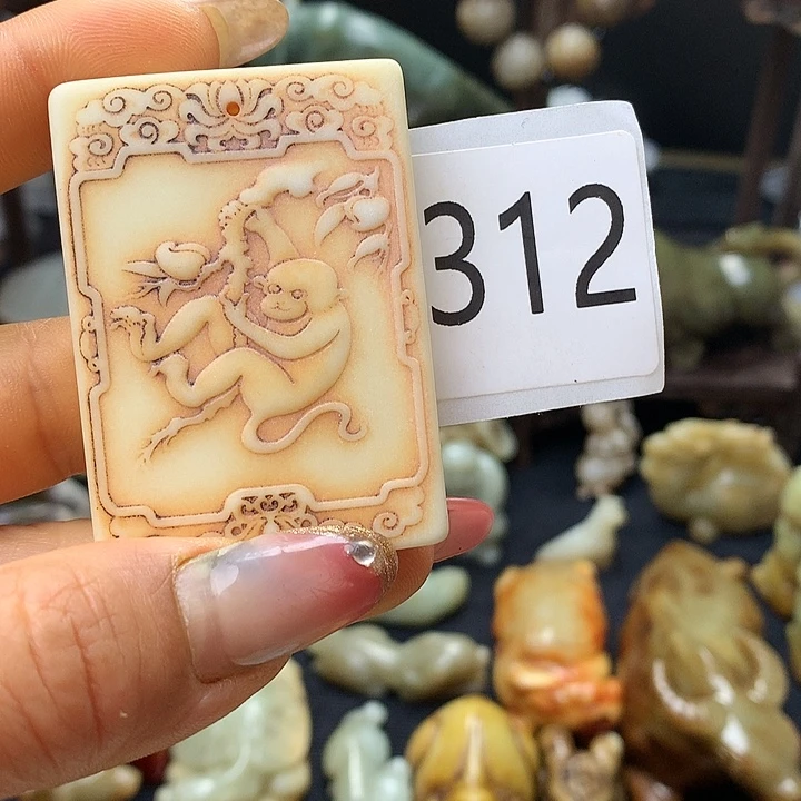 和田玉未镶嵌车挂