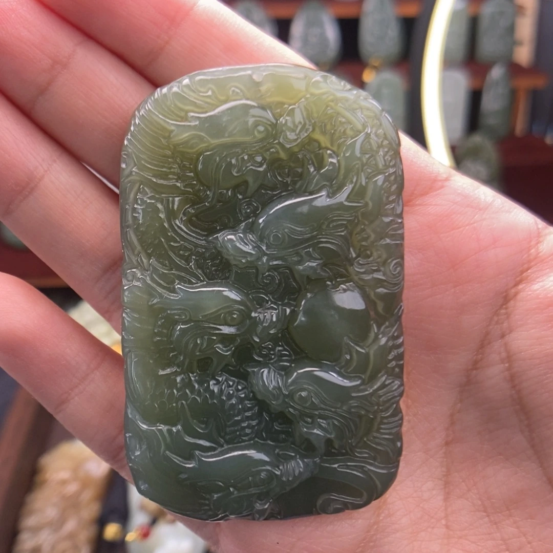 和田玉未镶嵌颈饰九龙护主