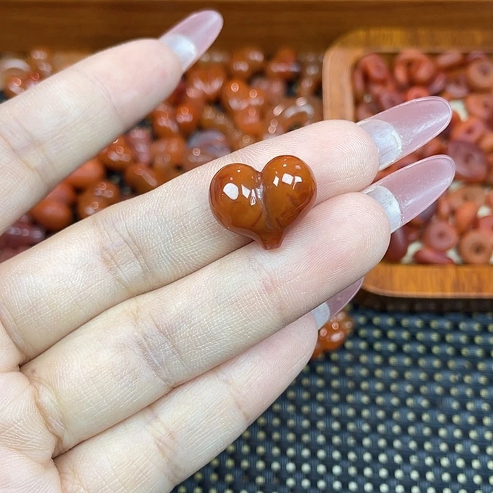 南红玛瑙未镶嵌颈饰屁桃