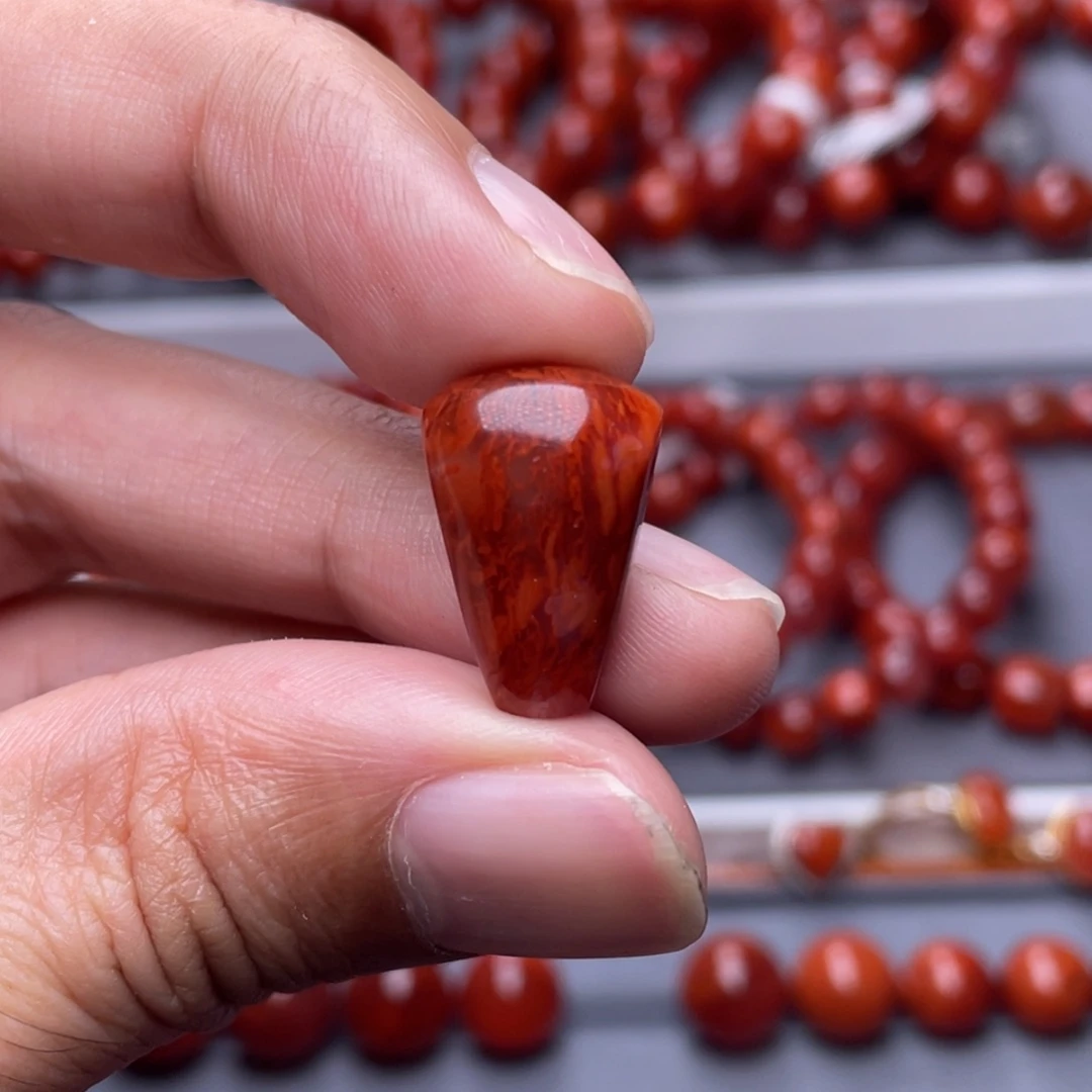 广***司南红玛瑙未镶嵌南红玉石13.1mm瓦西牛血红火焰纹三通