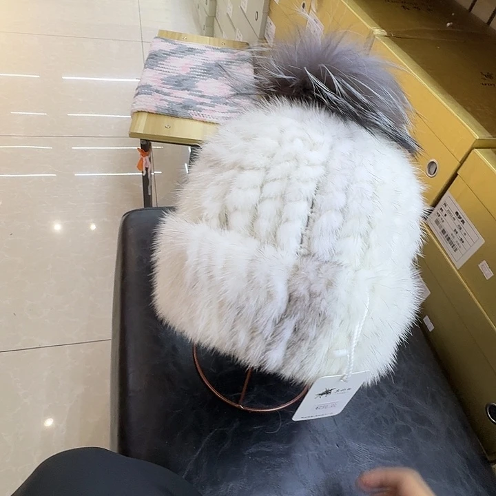 莲***提帽子女士。。。。。。。。。
