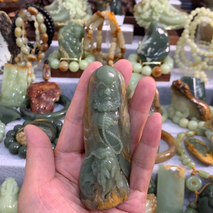 陪***站岫岩河磨玉（透闪石质玉）未镶嵌把件