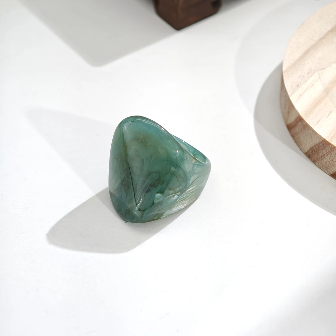 非金属树脂戒指 05922复古简约不规则透绿大戒指