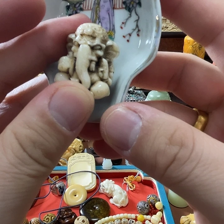 瓷片精致雕刻工艺