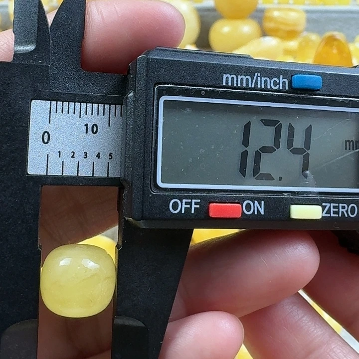 **** 蜜蜡未镶嵌裸石32杂