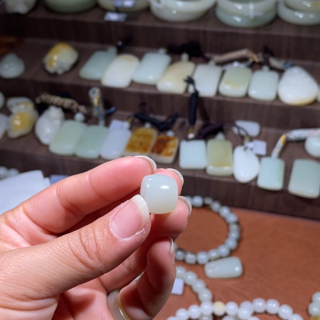 和田玉（糖玉）未镶嵌颈饰