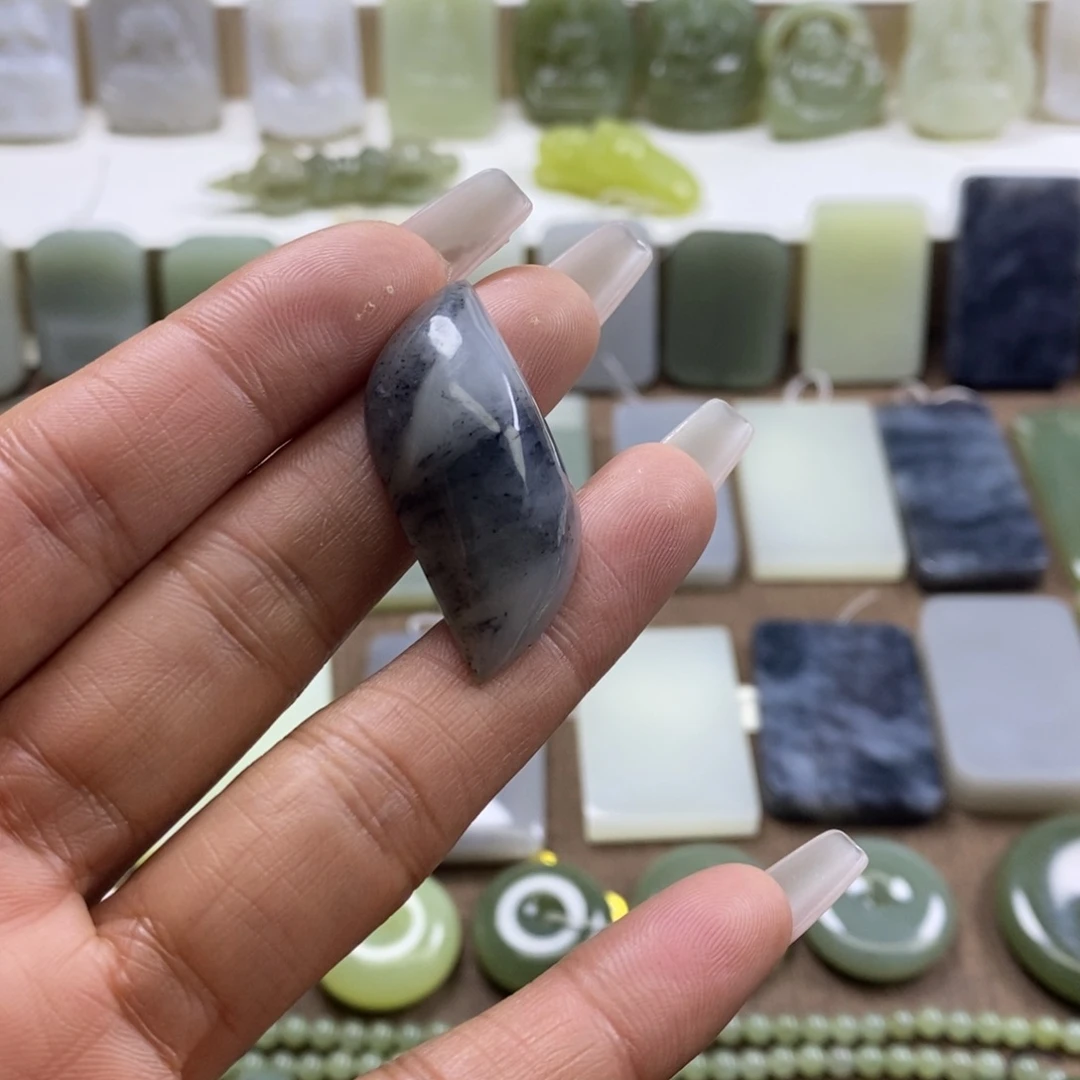 颈饰未镶嵌和田玉