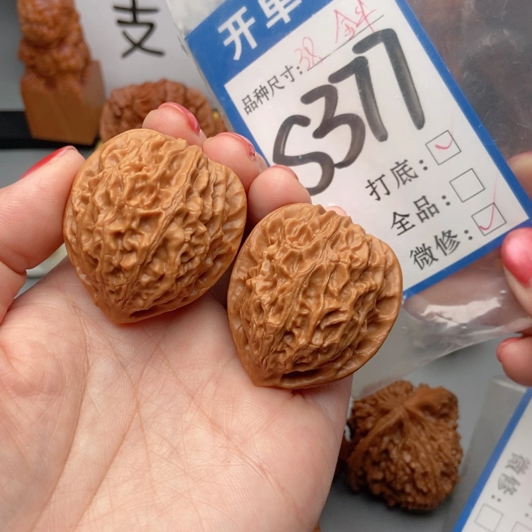 吊坠桃核核桃金牛