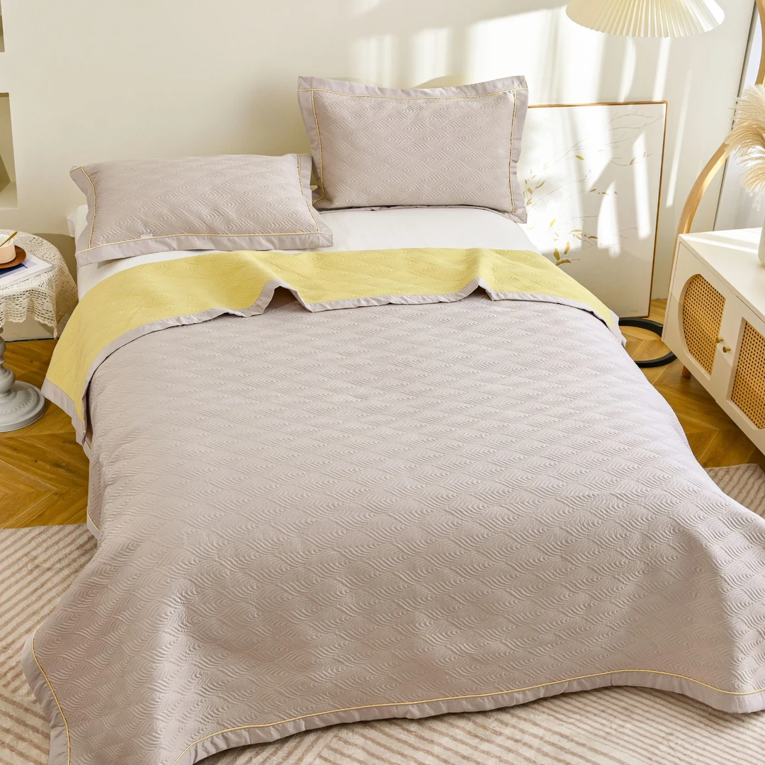 【孔雀羽】高档双面刺绣多功能机洗夹棉床盖韩式床盖