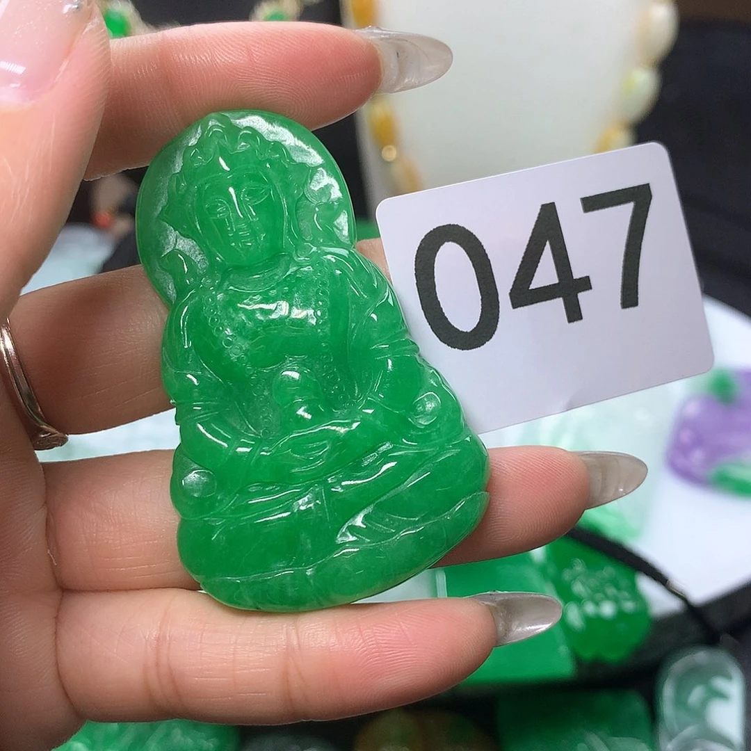 翡翠吊坠(赠链)未镶嵌