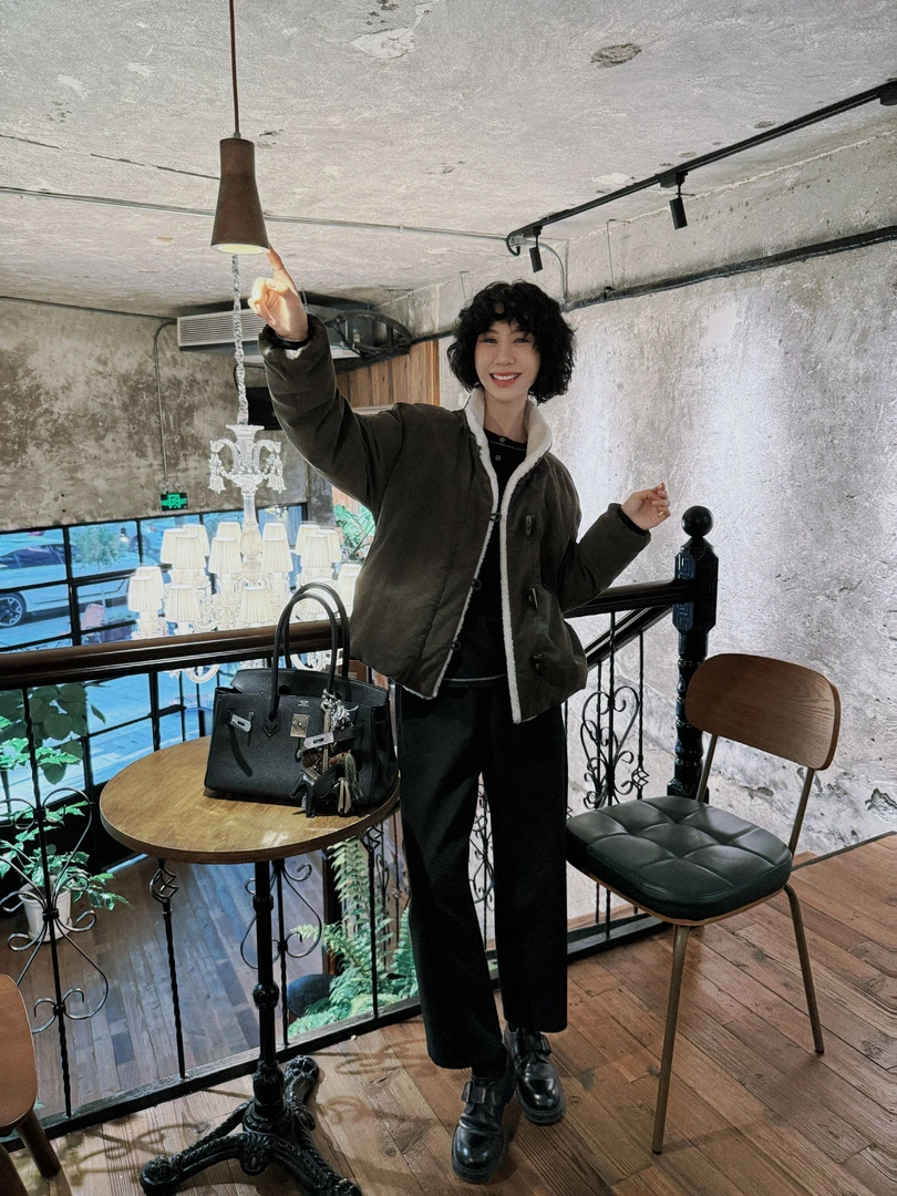 TT设计师【伦敦报刊】复古风坑条灯芯绒白鹅绒夹克羽绒服TT191601