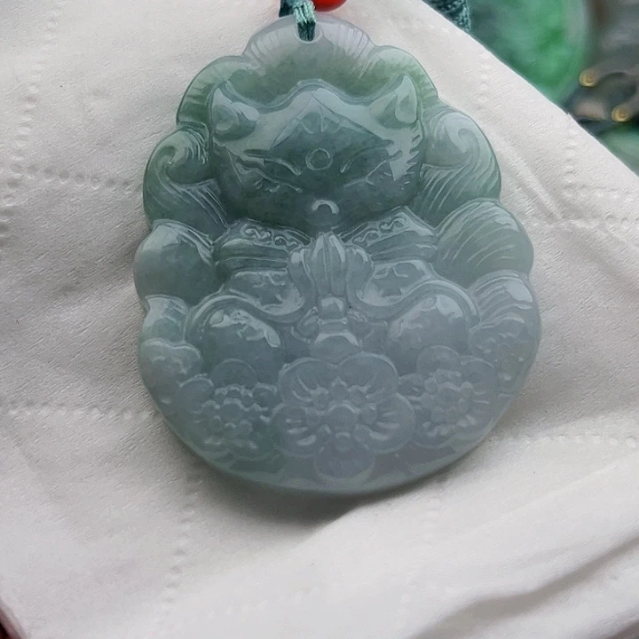 翡翠未镶嵌颈饰挂件