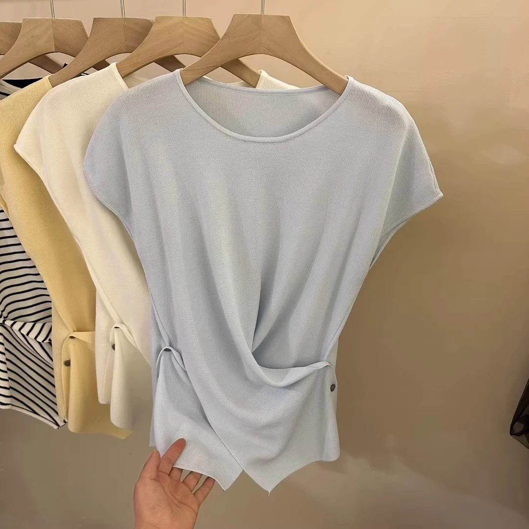 法式交叉设计感短袖针织衫圆领显瘦不规则系扣收腰纯色夏季上衣