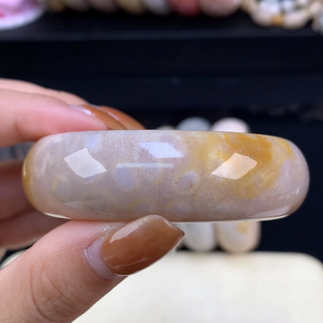 硅化珊瑚（珊瑚玉）未镶嵌颈饰五折精美手镯51.3口（7号）