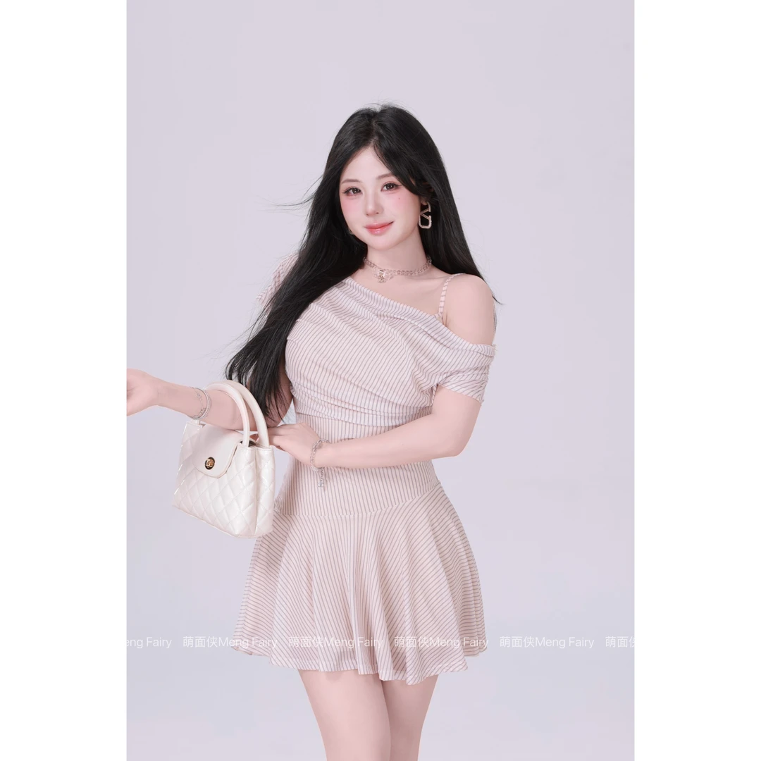 现货萌面侠【视觉焦点】气质设计感收腰显瘦短款连衣裙6169M欧若风