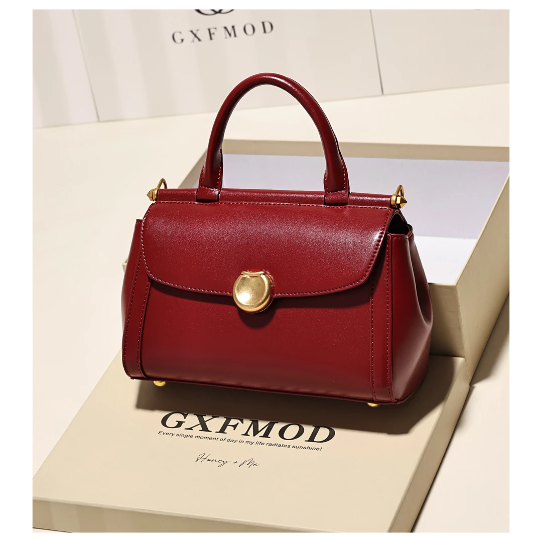 GXFMOD小众设计复古红色小方包女2025新款气质手提斜挎结婚新娘包