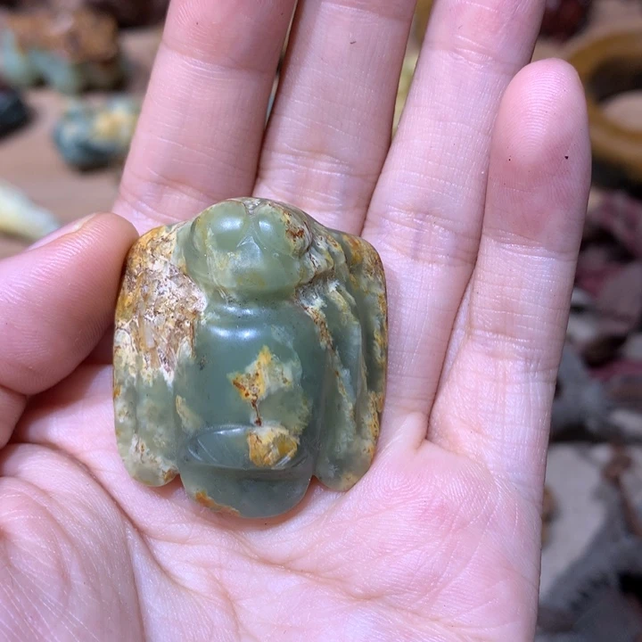 未镶嵌岫岩河磨玉（透闪石质玉）挂件
