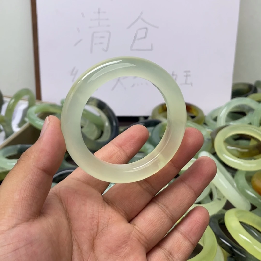 m***8蛇纹石玉未镶嵌手镯