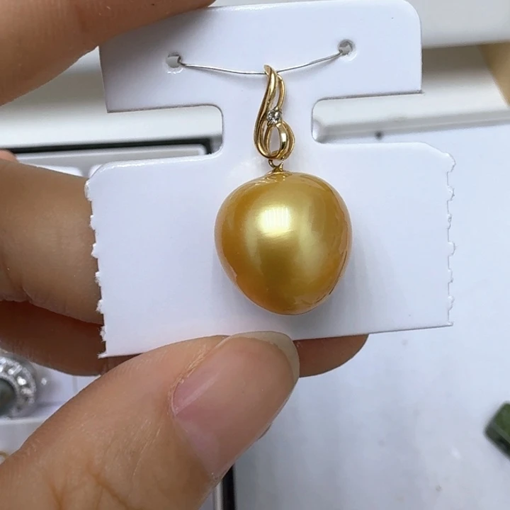 18K金镶嵌海水珍珠颈饰