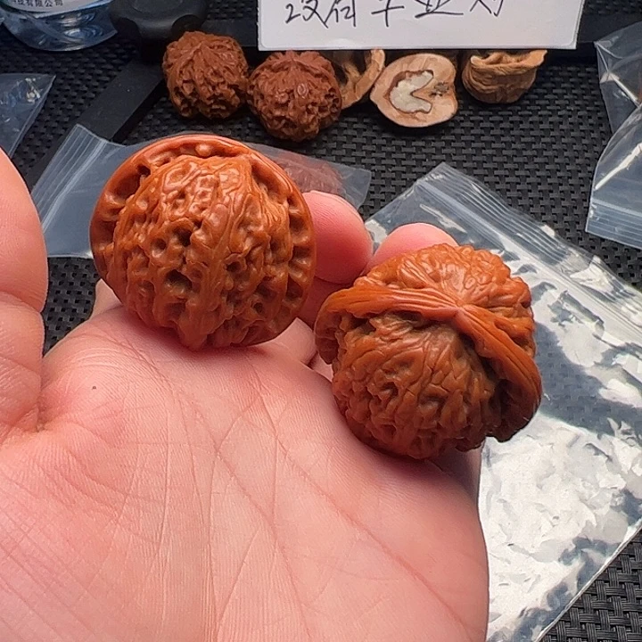 文玩核桃把件白狮子