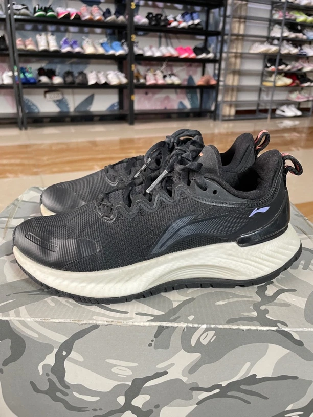 90新 maje 35.5码220/越影Element 减震回弹 跑鞋