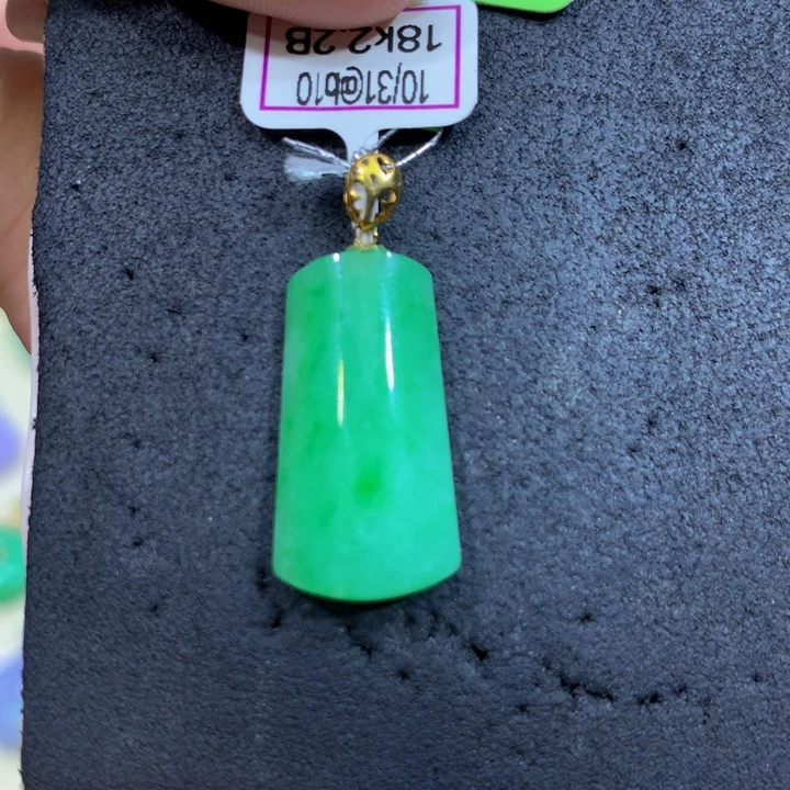 翡翠18K金镶嵌颈饰翡翠