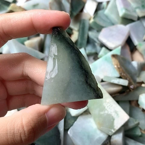 翡翠挂件未镶嵌T****马翡翠原石