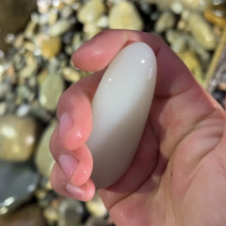 和田玉（糖玉）未镶嵌珠宝奇石