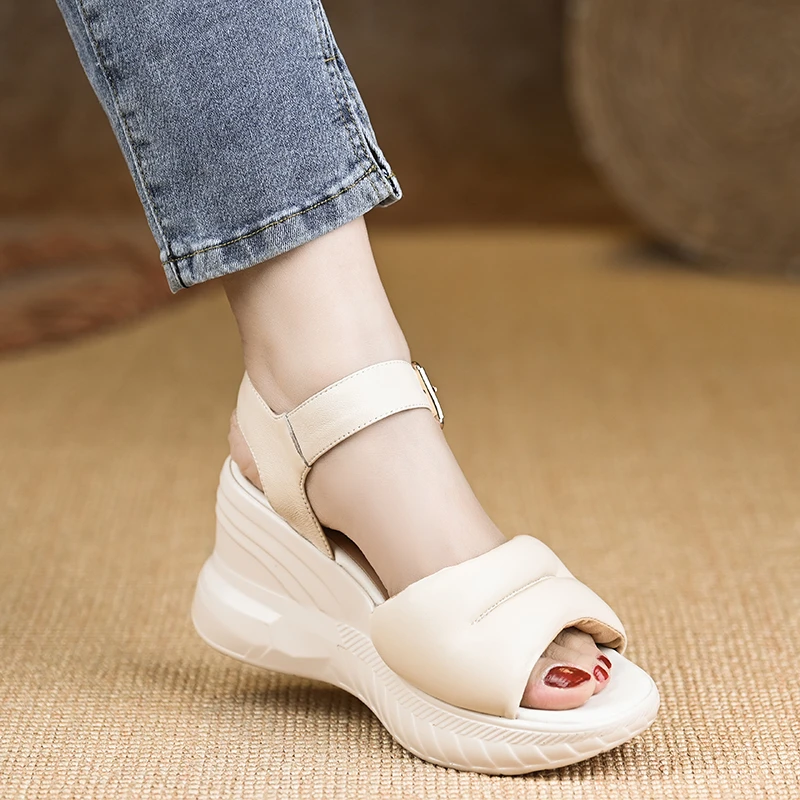 小个子增高女鞋8cm坡跟高跟凉鞋夏季软真皮露趾松糕厚底鞋不累脚