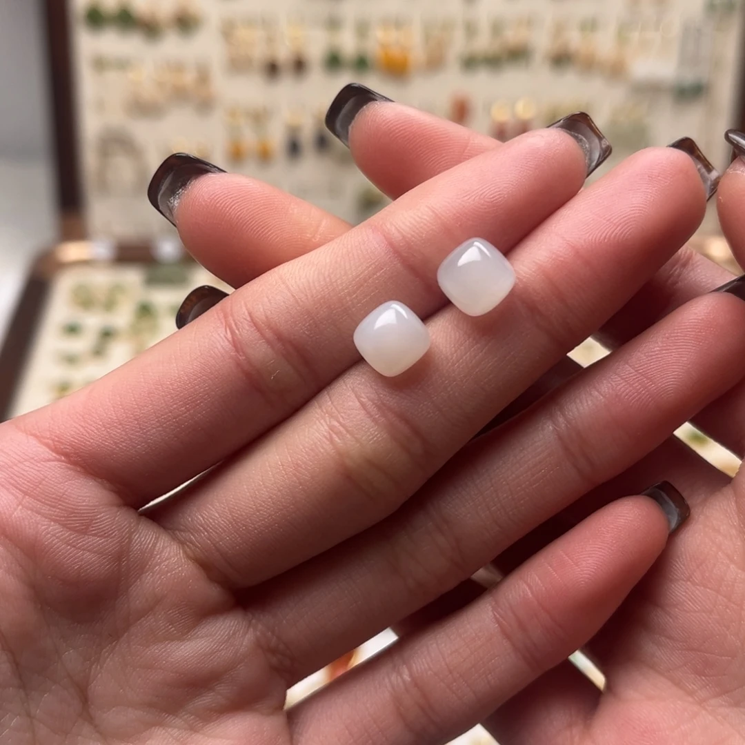 和田玉未镶嵌耳饰